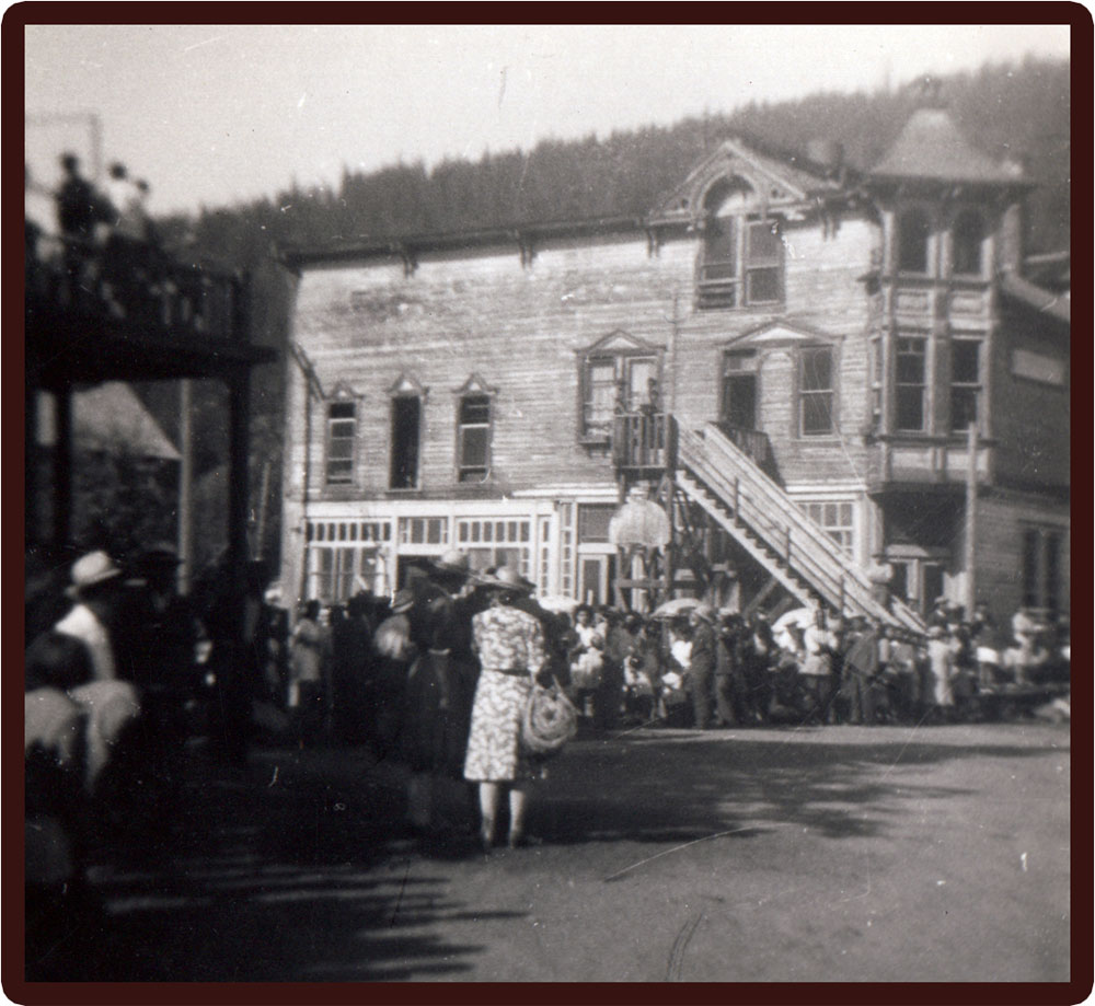 Japanese Canadians leaving Slocan 1946